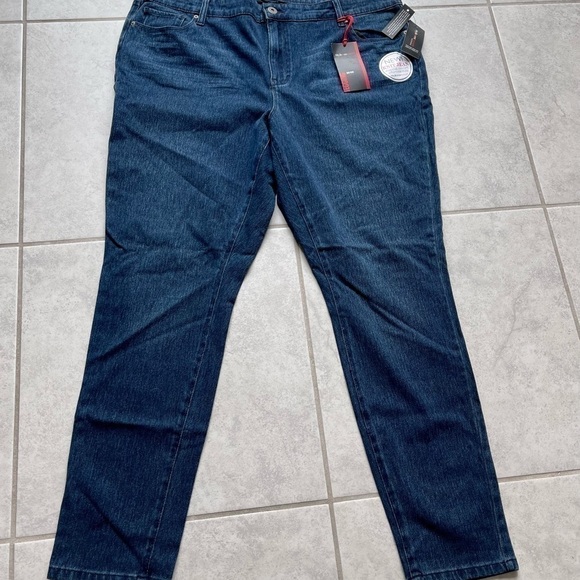 Style N Co. Diva Plus Jeggin - Picture 6 of 6